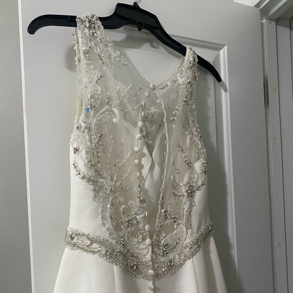 Symphony Of Venus Wedding Dress - Picture 3 of 4